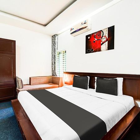 Hotel Super Collection O Kazhakuttam Near Al Saj Convention Centre Andurkonam Exterior foto