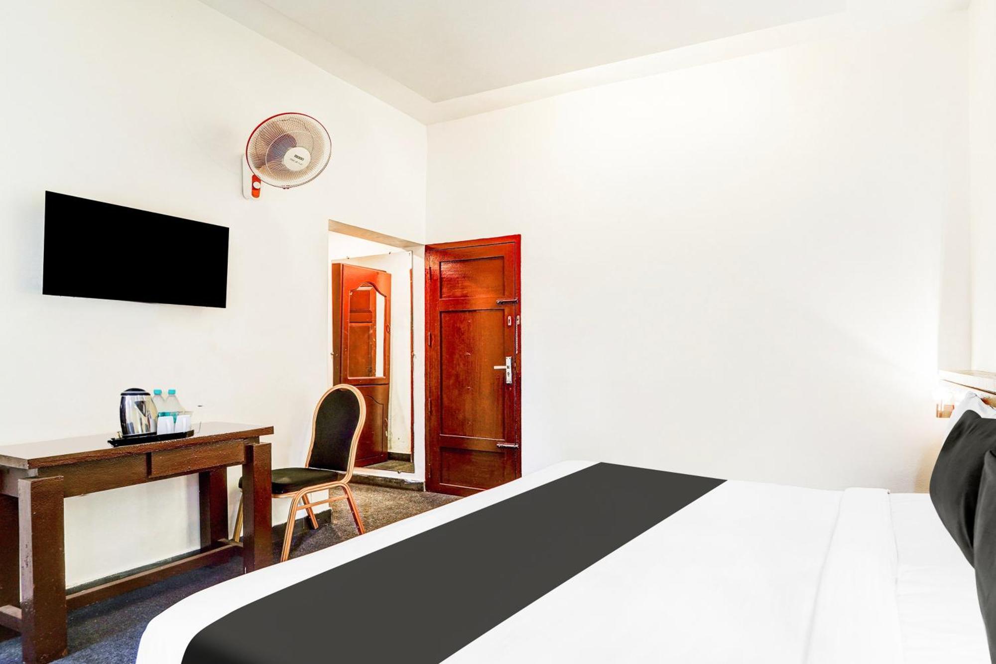 Hotel Super Collection O Kazhakuttam Near Al Saj Convention Centre Andurkonam Exterior foto